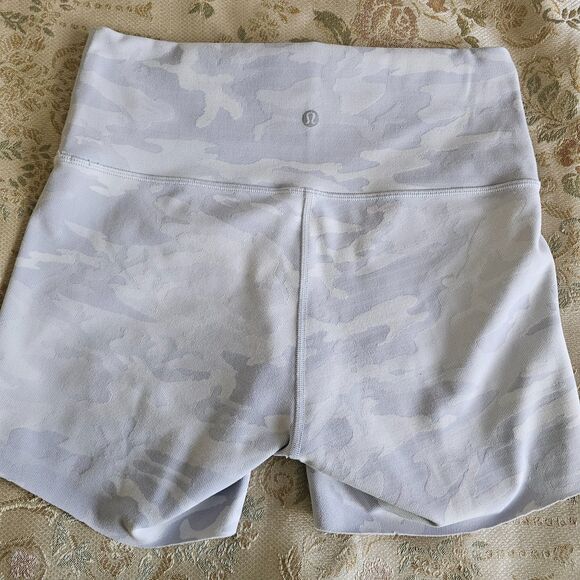 Lululemon Wunder Under  Shorts  Starlight Sz 8 Cut Hem Authentic - Picture 3 of 4